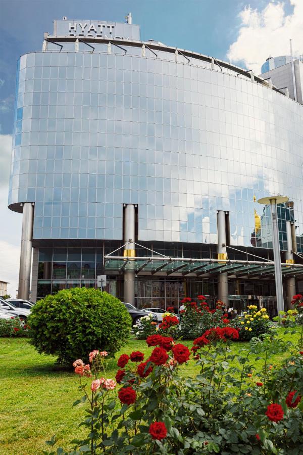 8 Smart Hotels Near People's Friendship Arch Worth Booking