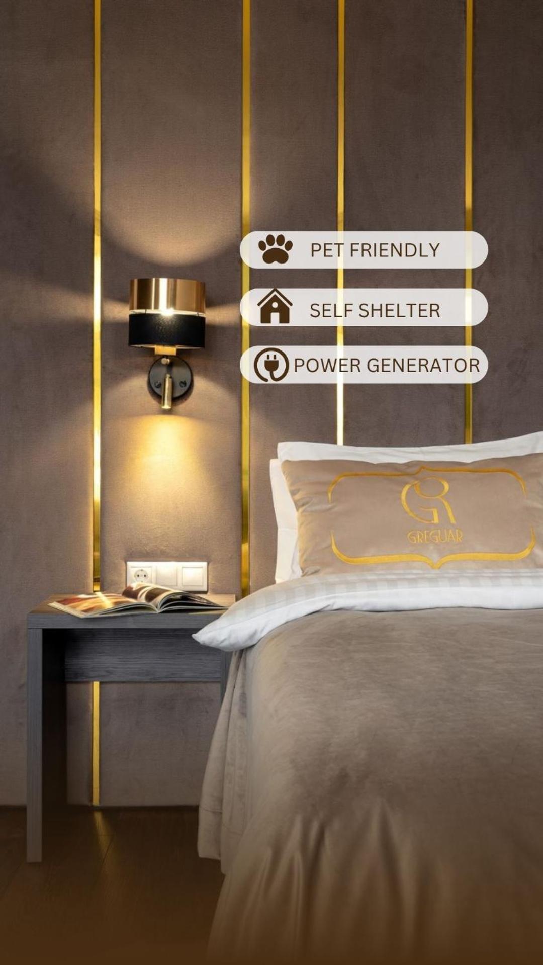7 Airport-Connected Hotels Near Gulliver Mall That Deliver